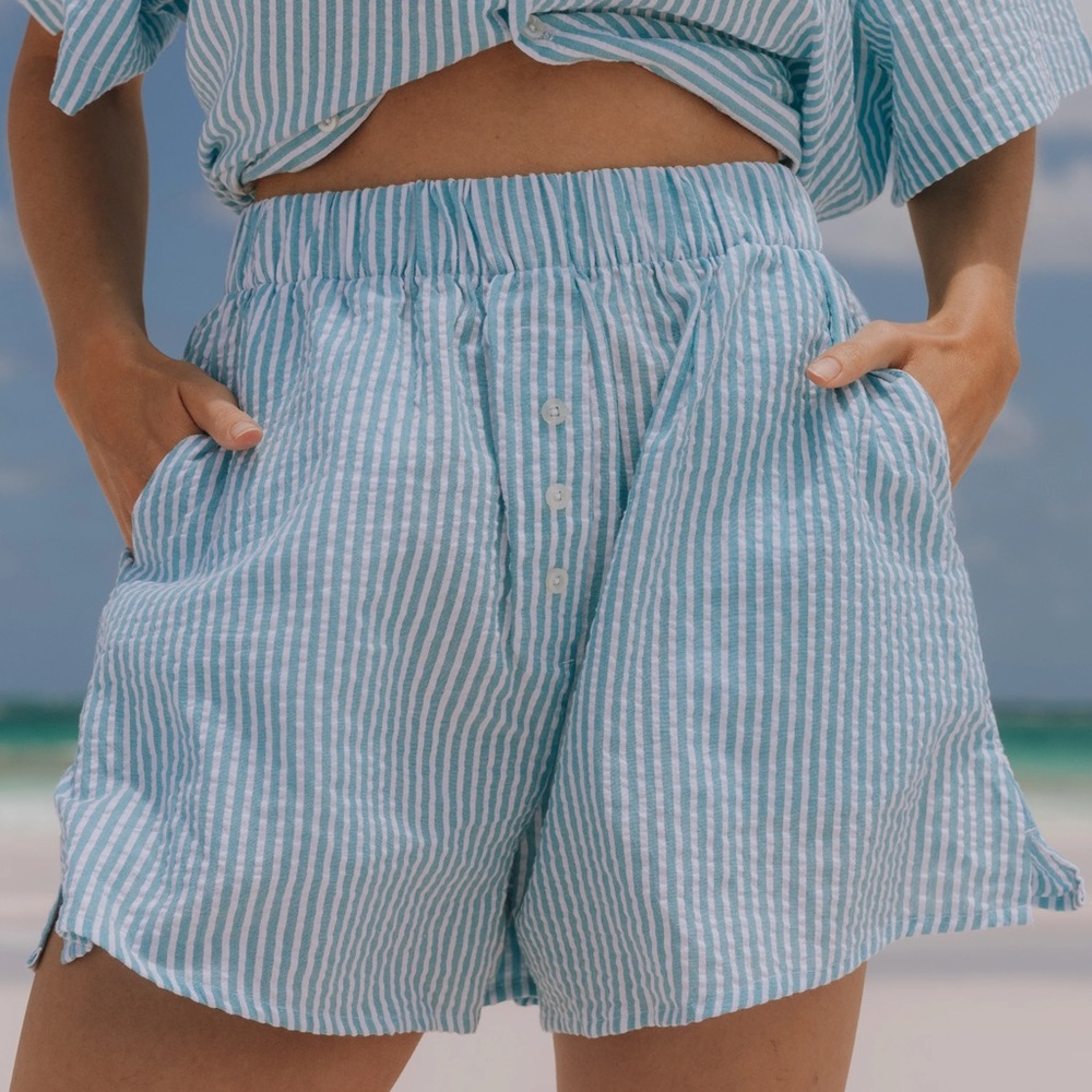 Daily Drills SEERSUCKER RESORT SHORTS!! NWT and never worn in size M/L